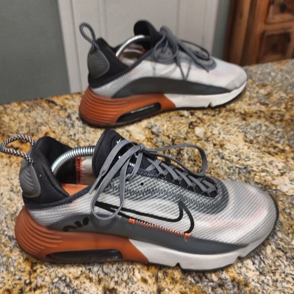 Rare Nike Air Max 270 Sneakers CV8835-001 Size 10 US main image 7